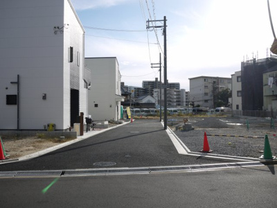 【前面道路含む現地写真】 | ケーズグランデ井高野　7号地 | 全13区画の残2区画となりました。
現地周りの雰囲気が伝わると嬉しいです♪