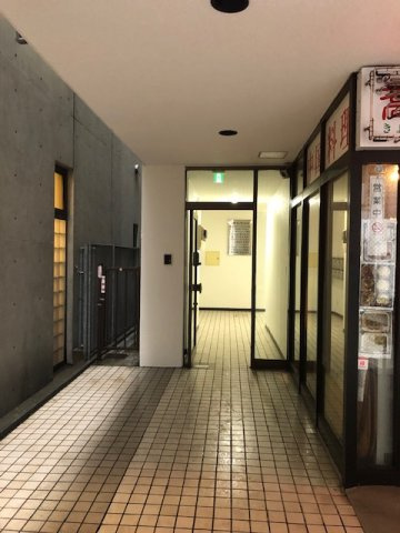 神田カトランビルのエントランス