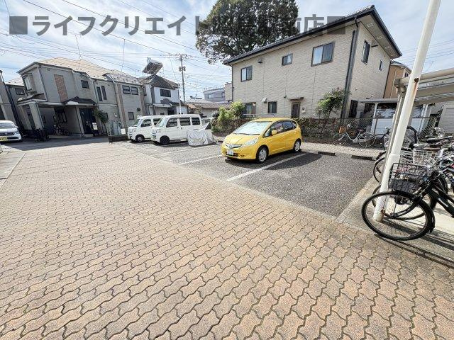 アエラス昭島の駐車場