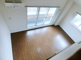 【展望】 | ロフトからの景観です！リビングダイニングキッチンは吹き抜けとなっており、天井が高く開放感があります☆