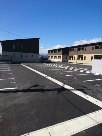 テゾーロ下太田D棟の駐車場