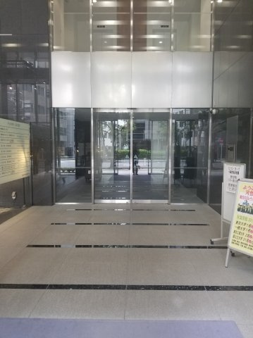 プルータスビルのエントランス