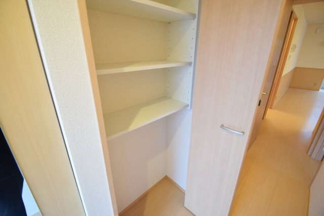 グランメール輝のその他|廊下収納1つめ
