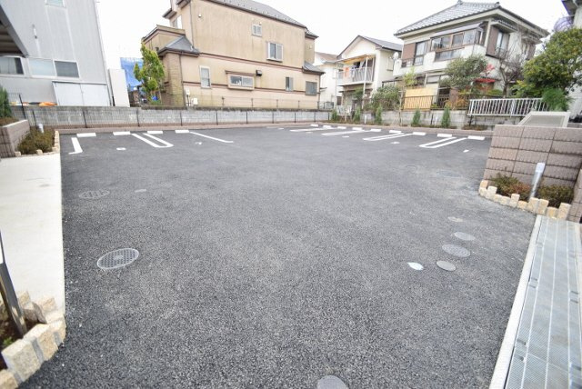 グランメール輝の駐車場|敷地内駐車場