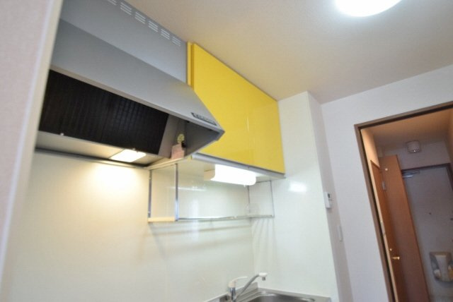 クレインコート弐番館の設備|キッチン上部収納