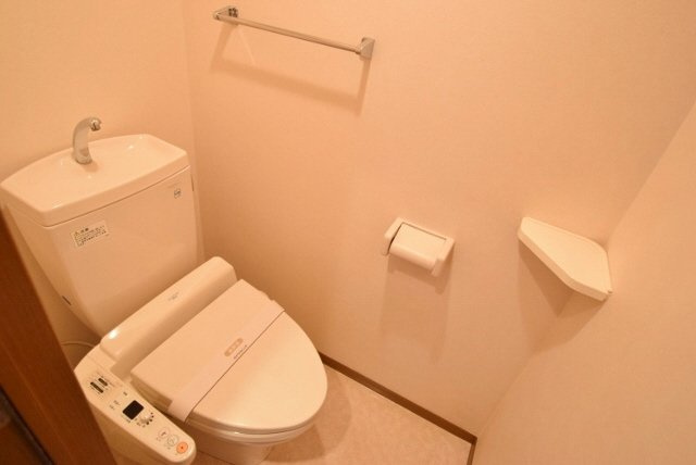 クレインコート弐番館のトイレ|ウォッシュレットあり