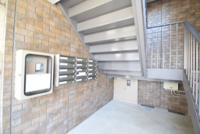 クレインコート弐番館のエントランス|共用部