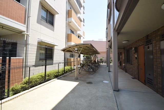 クレインコート弐番館の駐車場|敷地内駐車場・駐輪場