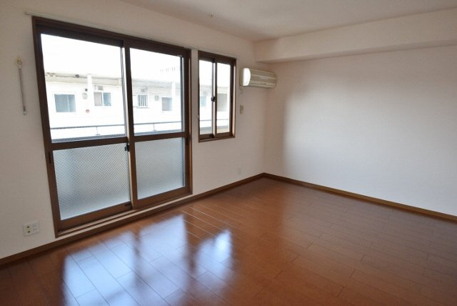 クレインコート弐番館の居間・リビング|リビング11帖