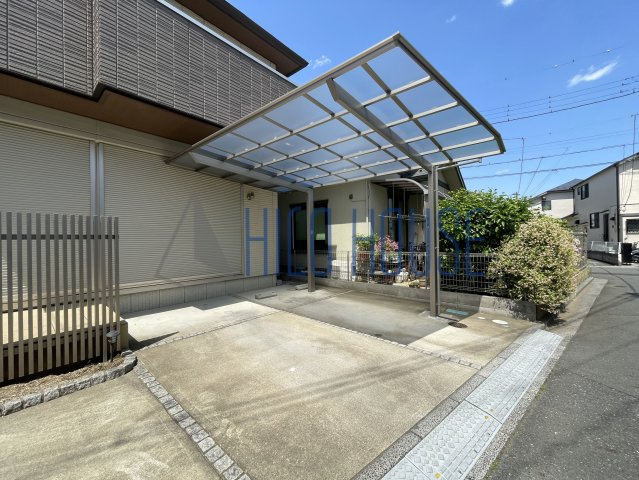 小ヶ谷貸家の駐車場