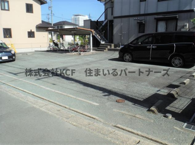 セジュール坂井Ⅰの駐車場|駐車場に車を止められます