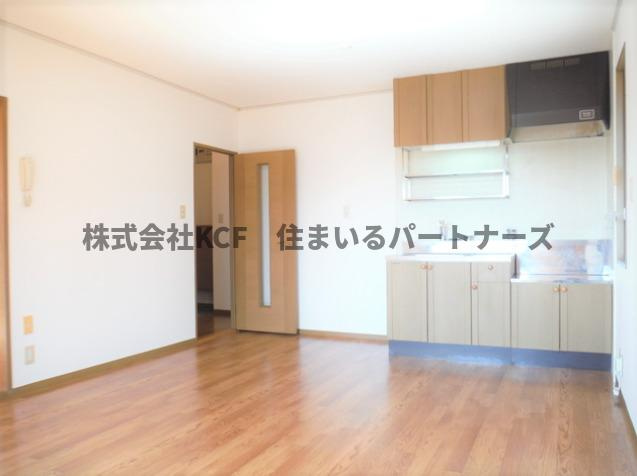 セジュール坂井Ⅰの居間・リビング|こちらの居間で趣味の時間をお楽しみください