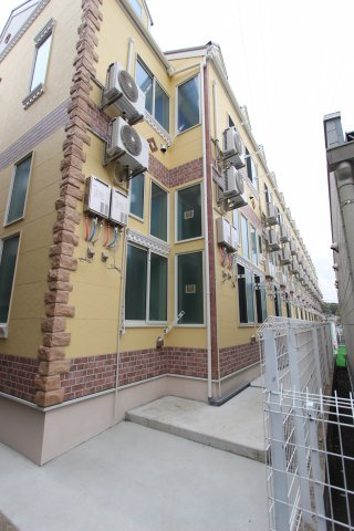 ユナイト大倉山デヴィトリーの外観