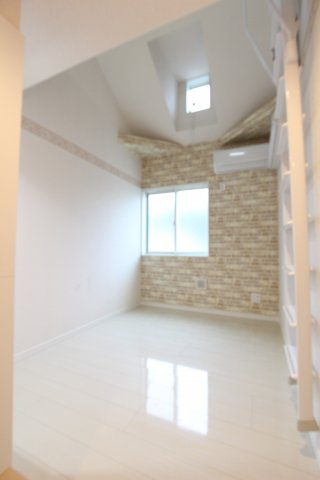 ユナイト大倉山デヴィトリーの居間・リビング