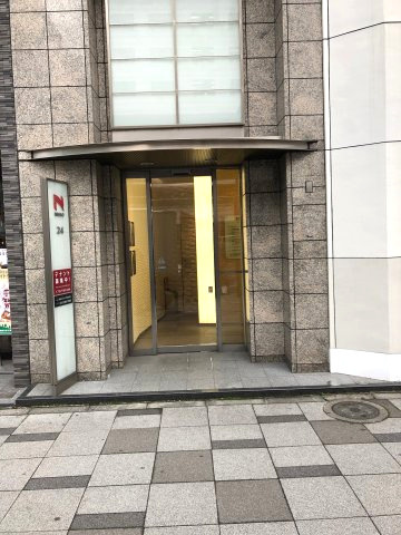 港区赤坂３丁目の事務所のエントランス