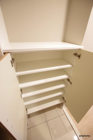 レジュールアッシュ京橋　仲介手数料無料の玄関