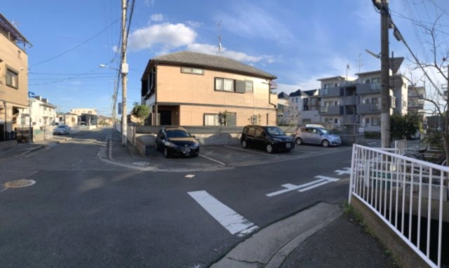 Freerife若王寺Ⅱの前面道路含む現地写真