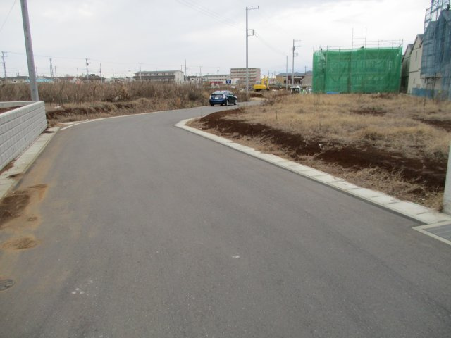 八千代市緑が丘西１丁目　土地　両面道路で陽当り・通風良好の前面道路含む現地写真