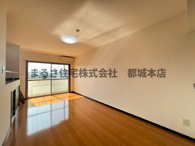 スカイコート下川東の洋室