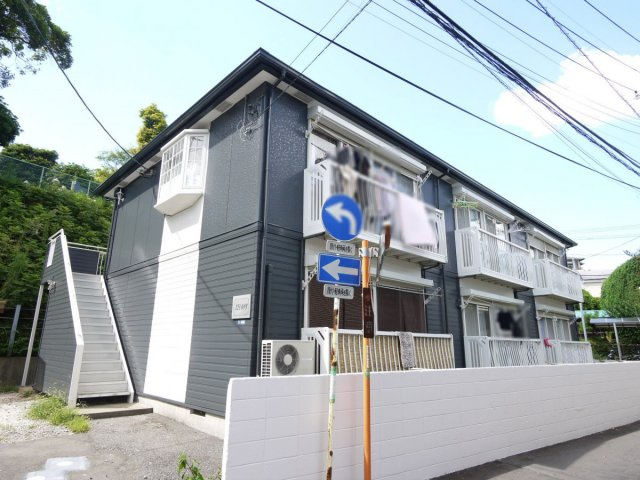 フラワーハイツの外観|シックなツートーンカラーの建物です