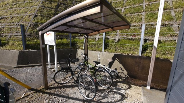 フラワーハイツのその他共用部分|駐輪場は屋根付きです
