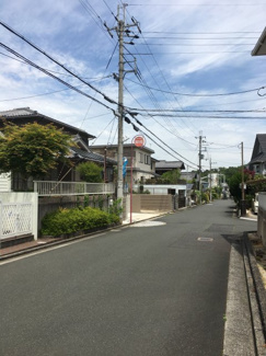 【前面道路含む現地写真】 | 外観 東側6m道路（南側から）