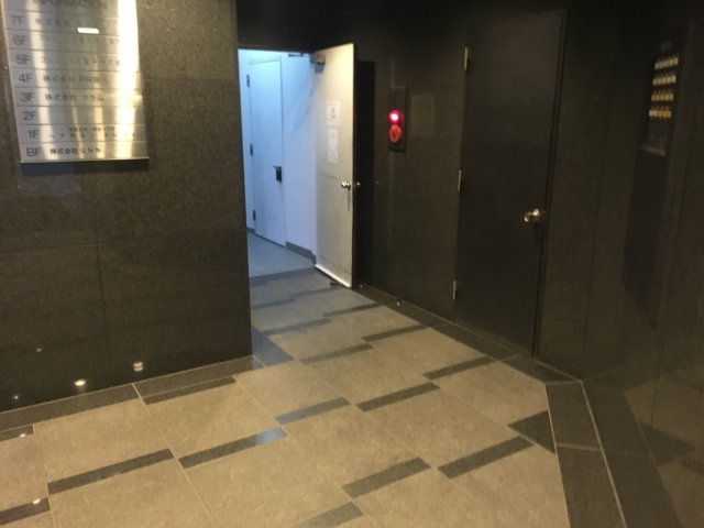 イトーピア日本橋小舟町ビルのエントランス