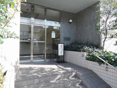 【エントランス】 | ニューウェルテラス第７日吉 | 東急東横線・東急目黒線・横浜市営地下鉄グリーンライン「日吉」駅バス11分「さくらが丘」停徒歩5分！