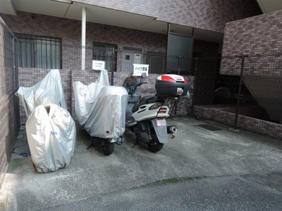 【その他共用部分】 | クレッセント溝の口 | バイク置場