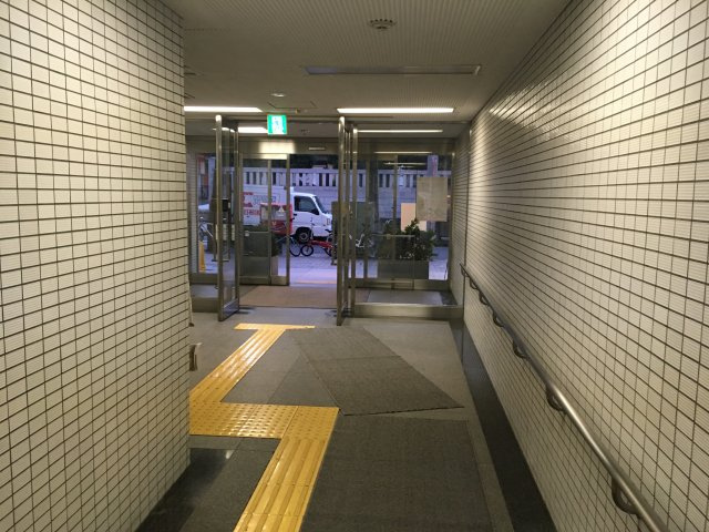 オザワビルのエントランス