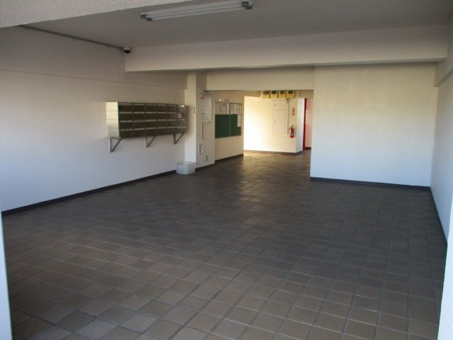 サンコーポ勝田台C棟　八千代市勝田台１丁目　中古マンション　新規内装リノベーション物件のエントランス|ゆとりのあるエントランスです