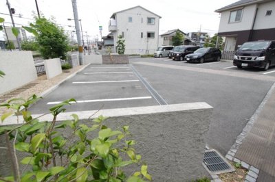 【駐車場】 | セレーノ二上・駅前Ⅰ | 駐車スペースもあります
