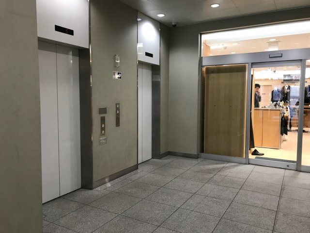 新秋葉原ビルのエントランス