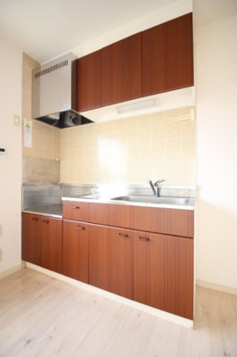 【キッチン】 | コーポラス東郷A | 作業スペースもあるので、お料理しやすいです