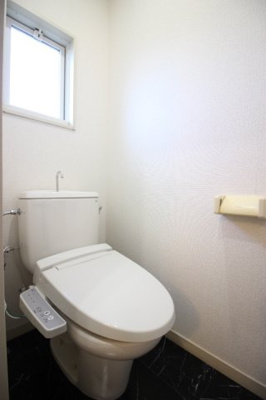 【トイレ】 | コーポラス東郷A | うれしい温水洗浄便座ついてます