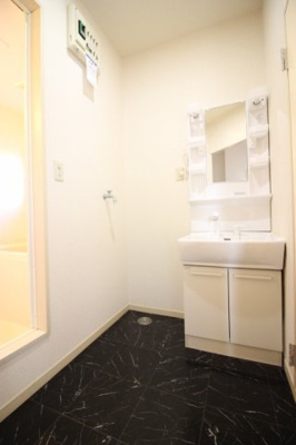 【独立洗面台】 | コーポラス東郷A | 忙しい朝でも洗髪洗面化粧台つきで便利です