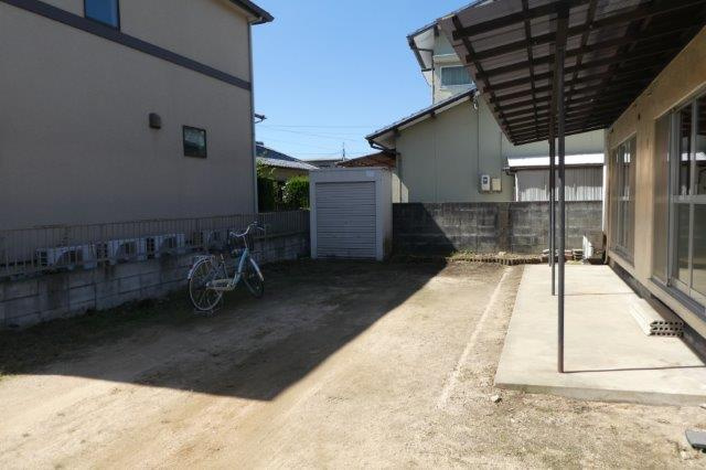 貝吹邸の駐車場|部屋前駐車スペース＋庭