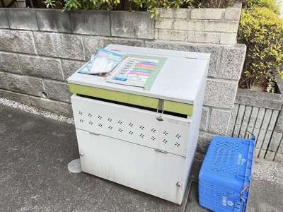 【その他共用部分】 | プチフルールA | 敷地内ごみ置き場でごみ出しもらくらく～♪忙しい社会人さんや学生さんにもうってつけ！
