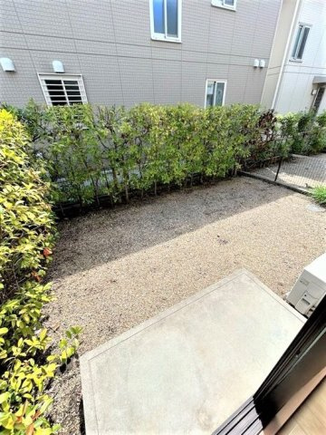 ファミール二池の庭