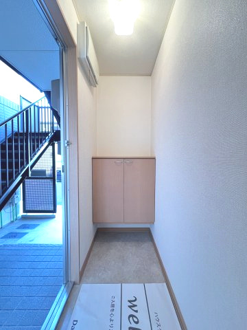 ファミール二池の玄関