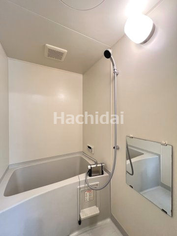 ファミール二池のトイレ|２個付きトイレットホルダー、収納棚、温水洗浄暖房便座付き