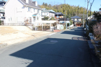 【前面道路含む現地写真】