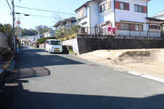 【前面道路含む現地写真】