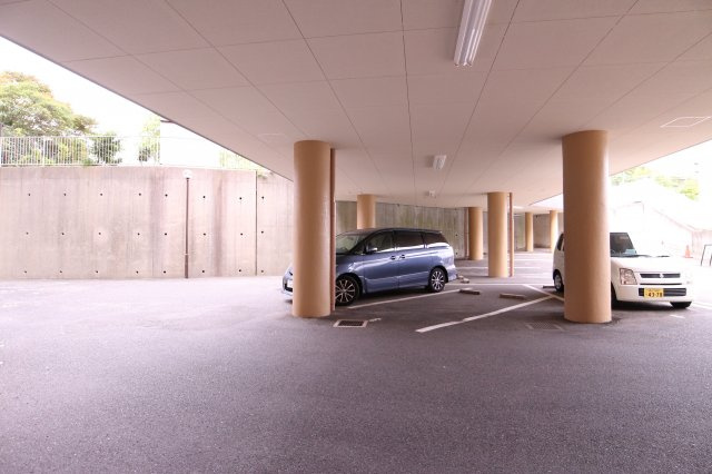 ダイアパレス名谷の駐車場