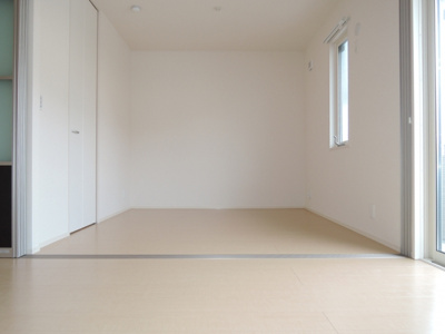 【洋室】 | ソレイユ八尾