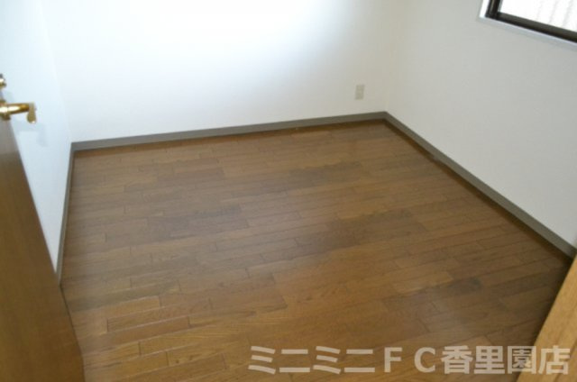 グリーンキャッスル稲田の子供部屋|４帖の洋室