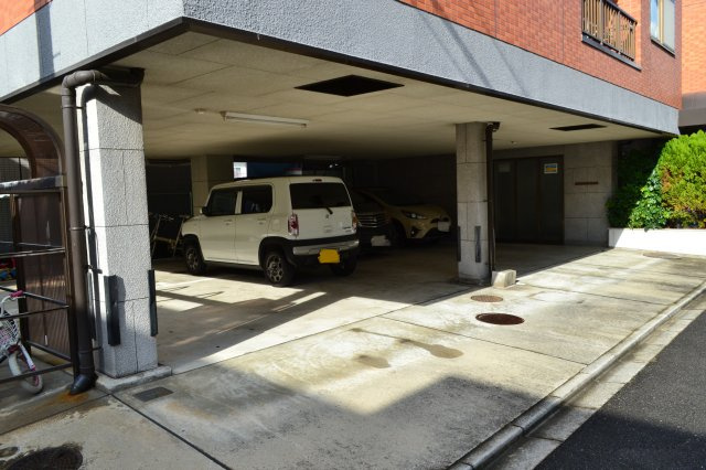 グリーンキャッスル稲田の駐車場