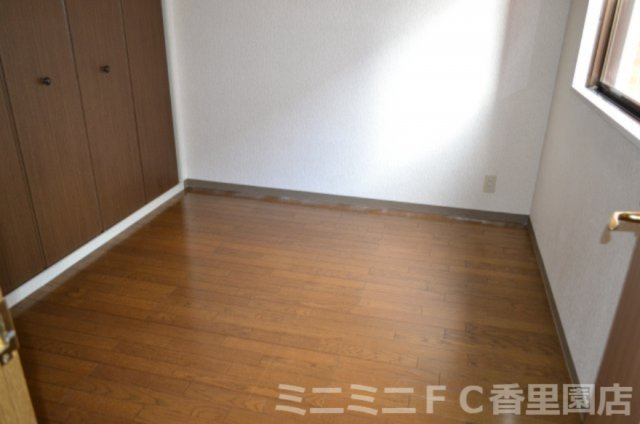 グリーンキャッスル稲田の洋室|４帖の洋室