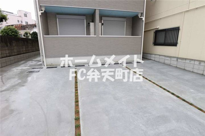 【駐車場】 | オーサムハウス三先 | 駐車場に車を止められます