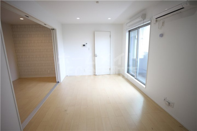 【居間・リビング】 | オーサムハウス三先 | こちらの居間で趣味の時間をお楽しみください